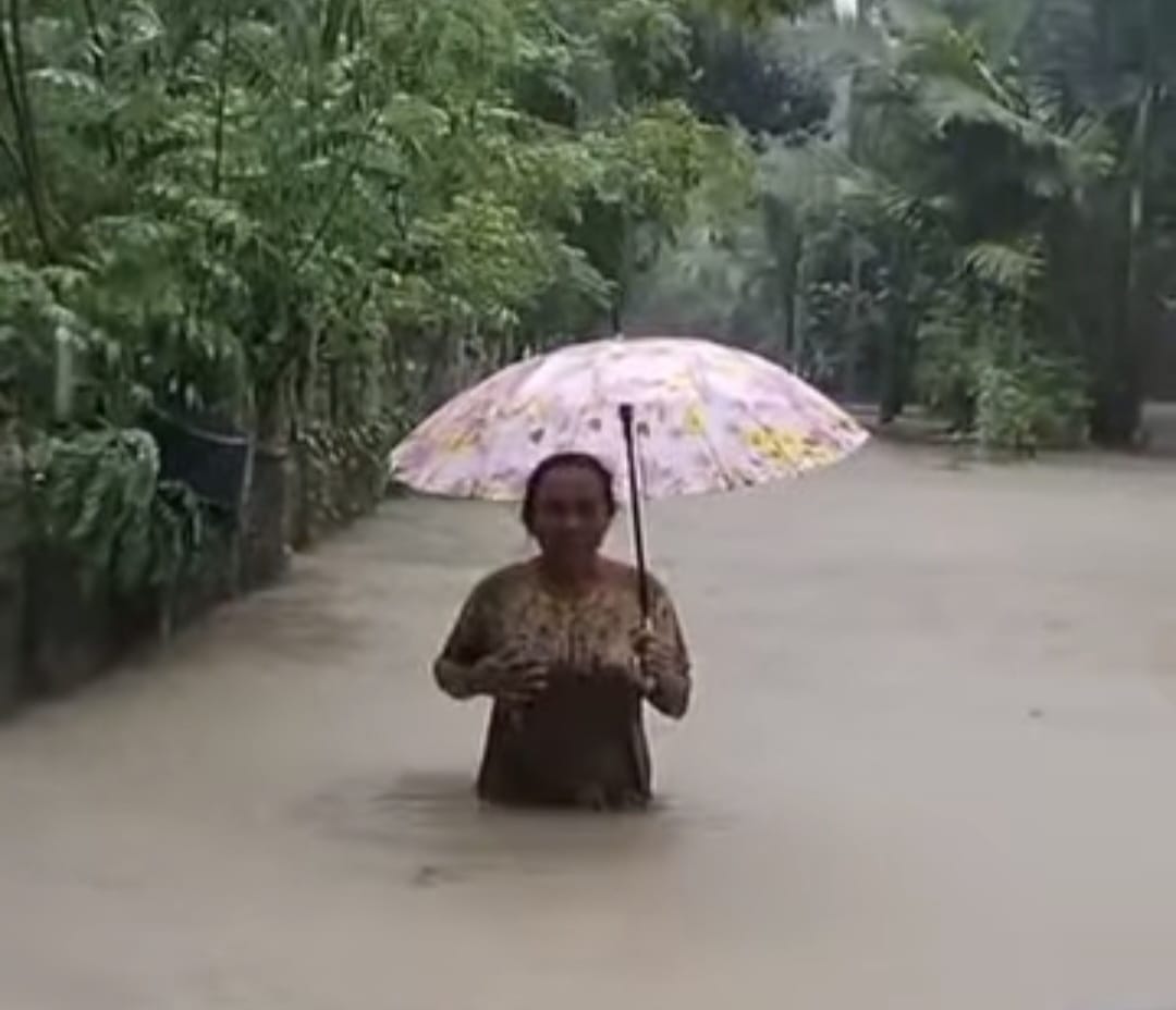 Hujan deras yang mengguyur sejak Jum'at malam hingga Ahad (22/11) menyebabkan banjir di Aceh Utara. (Foto: Ist)
