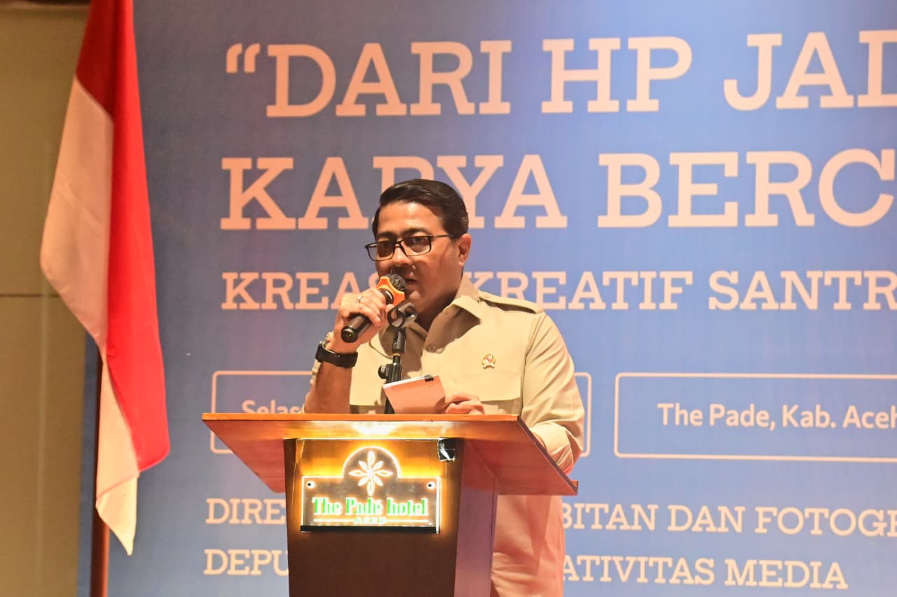 Menteri Ekonomi Kreatif Teuku Riefky Harsya membuka Pelatihan Ekonomi Kreatif: Dari HP Jadi Karya Bercerita di Hotel The Pade, Aceh Besar, Selasa (25/11).