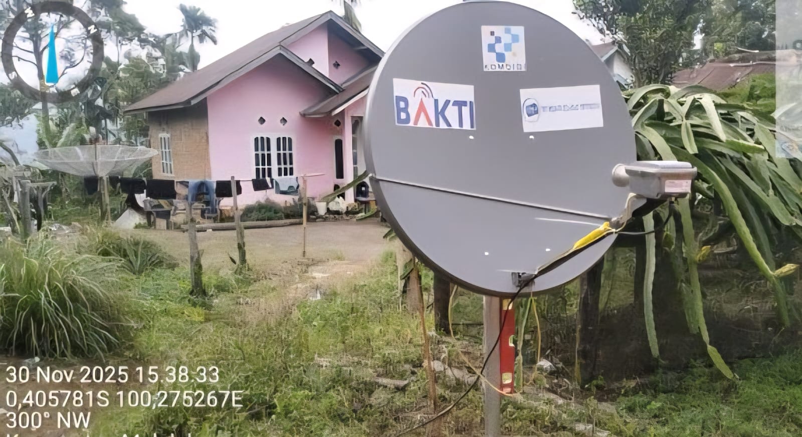 Kemkomdigi mempercepat pemulihan konektivitas di wilayah terdampak banjir bandang di Aceh, Sumut dan Sumbar melalui penyediaan 10 titik layanan internet berbasis satelit SATRIA-1. (Foto: Ist)