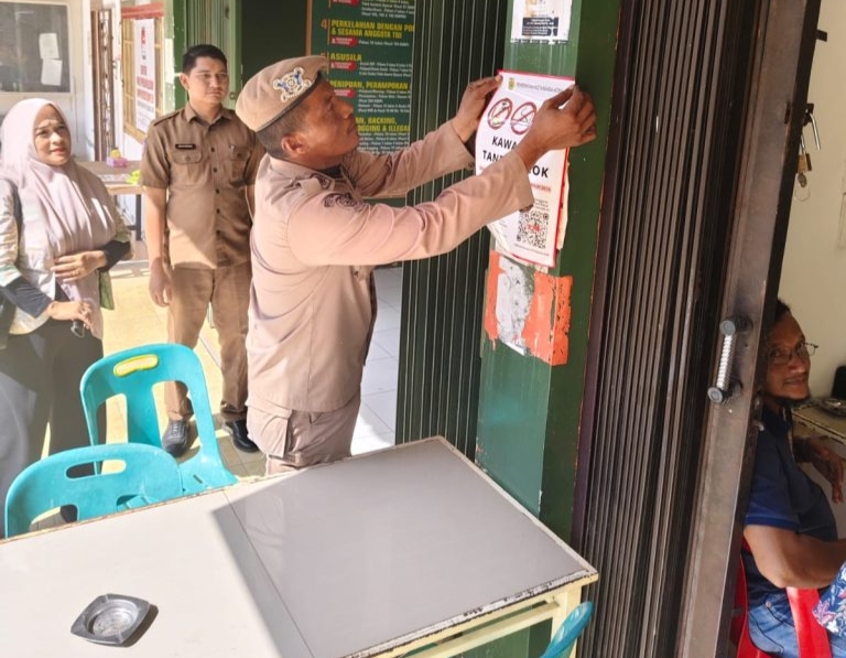 Tim Satgas Kawasan Tanpa Rokok (KTR) Banda Aceh melaksanakan kegiatan edukasi serta monitoring dan evaluasi (monev) penerapan Qanun Nomor 5 Tahun 2016 tentang Kawasan Tanpa Rokok. (Foto: Ist)