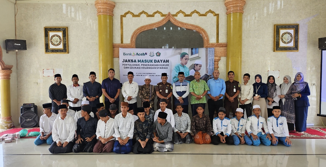Kejati Aceh menggelar penyuluhan hukum di Dayah Qaryatul Huda, Gampong Nicah, Kecamatan Grong-gong, Pidie, Selasa (18/11). (Foto: Ist)