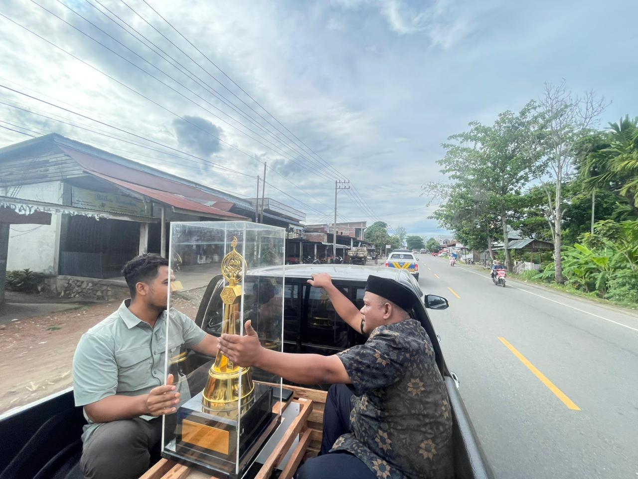 Kafilah Aceh Besar Arak Piala Bergilir Juara Umum MTQ dari Saree Hingga Lambaro