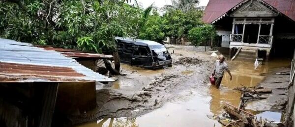 Skala bencana banjir-longsor yang melanda Aceh kian mengkhawatirkan. Memasuki hari kelima, dampaknya terus membesar dengan korban jiwa makin bertambah. (Foto: Ist)