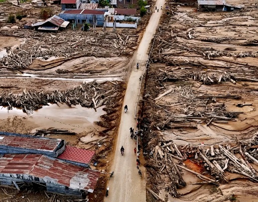Koalisi Masyarakat Sipil Peduli Bencana mendesak Gubernur Aceh Muzakir Manaf atau Mualem agar bersurat kepada Presiden Prabowo Subianto untuk segera menetapkan banjir Sumatra sebagai Bencana Nasional. (Foto: Ist)