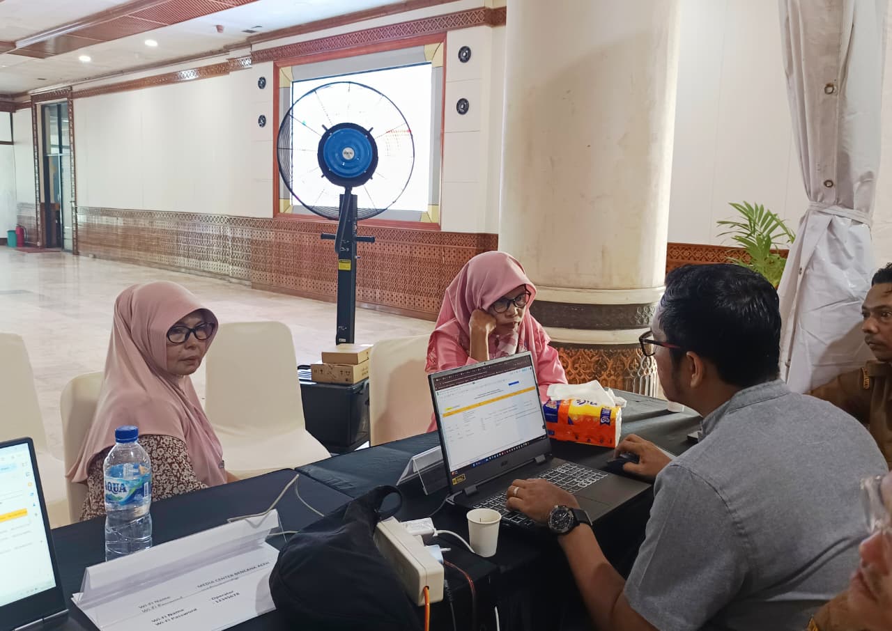 Warga melapor kehilangan keluarga di Poskoo Tanggap Darurat Bencana Kantor Gubernur Aceh. (Foto: Ist)