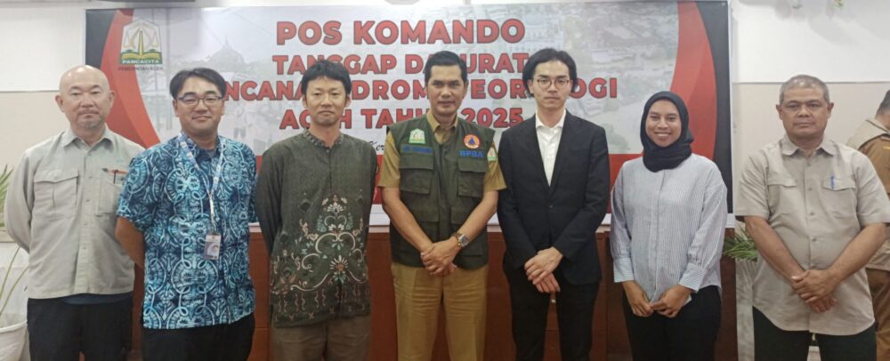 Sekda Aceh M Nasir Syamaun saat menerima perwakilan JICA Indonesia, Soichiro Machida, Senin (1/12).