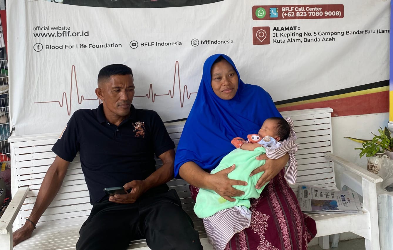 Satu keluarga asal Aceh Tengah tiba di Banda Aceh sebagai pasien rujukan persalinan darurat. (Foto: Dok. BFLF)