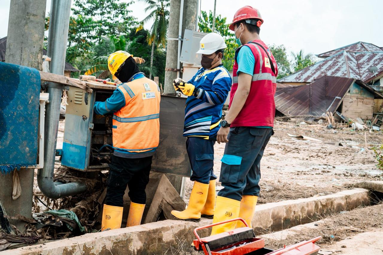 Demi Keselamatan Warga, PLN Aceh Belum Nyalakan Listrik di Lokasi Banjir Masih Tergenang
