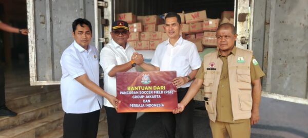 Kejati Aceh menyalurkan bantuan kemanusiaan bagi para korban banjir dan longsor yang melanda sejumlah wilayah di Aceh. (Foto: Ist)