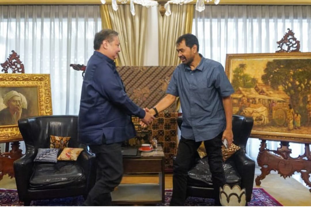 Gubernur Aceh Muzakir Manaf melakukan silaturrahmi dengan Menko Bidang Perekonomian Airlangga Hartarto di Kantor Kementerian Perekonomian Jakarta, Kamis (25/12). (Foto: Ist)