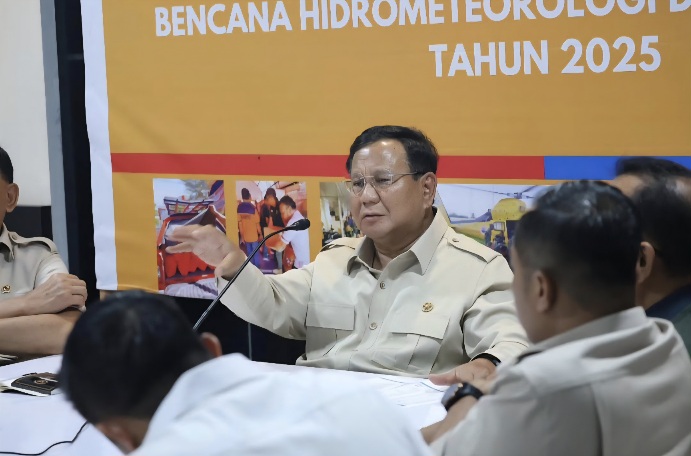 Presiden Prabowo Minta Mendagri Copot Bupati Aceh Selatan yang Umrah saat Bencana