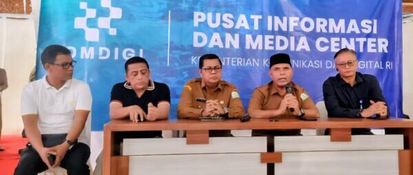 Konferensi pers di Posko Tanggap Darurat Bencana Hidrometeorologi Aceh, lobi utama Kantor Gubernur Aceh, Selasa (2/12). (Foto: Ist)
