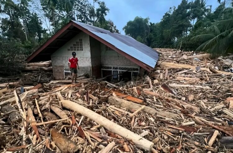 BNPB melalui Kedeputian Bidang Rehabilitasi dan Rekonstruksi menerjunkan 220 mahasiswa untuk pendataan rumah rusak akibat bencana banjir bandang di Aceh Timur. (Foto: Ist)