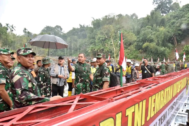 KSAD Jenderal Maruli Resmikan Jembatan Bailey Umah Besi Jalan Takengon-Bireuen    
