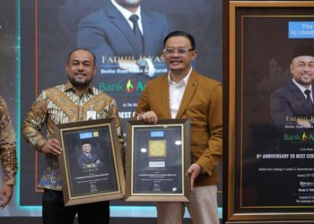 Bank Aceh berhasil meraih penghargaan Top Sharia Regional Bank dalam ajang 6th Anniversary Indonesia 20 Syariah Awards 2026. Sedangkan Dirut Bank Aceh Fadhil Ilyas dinobatkan sebagai Best CEO Syariah Awards 2026. (Foto: Ist)