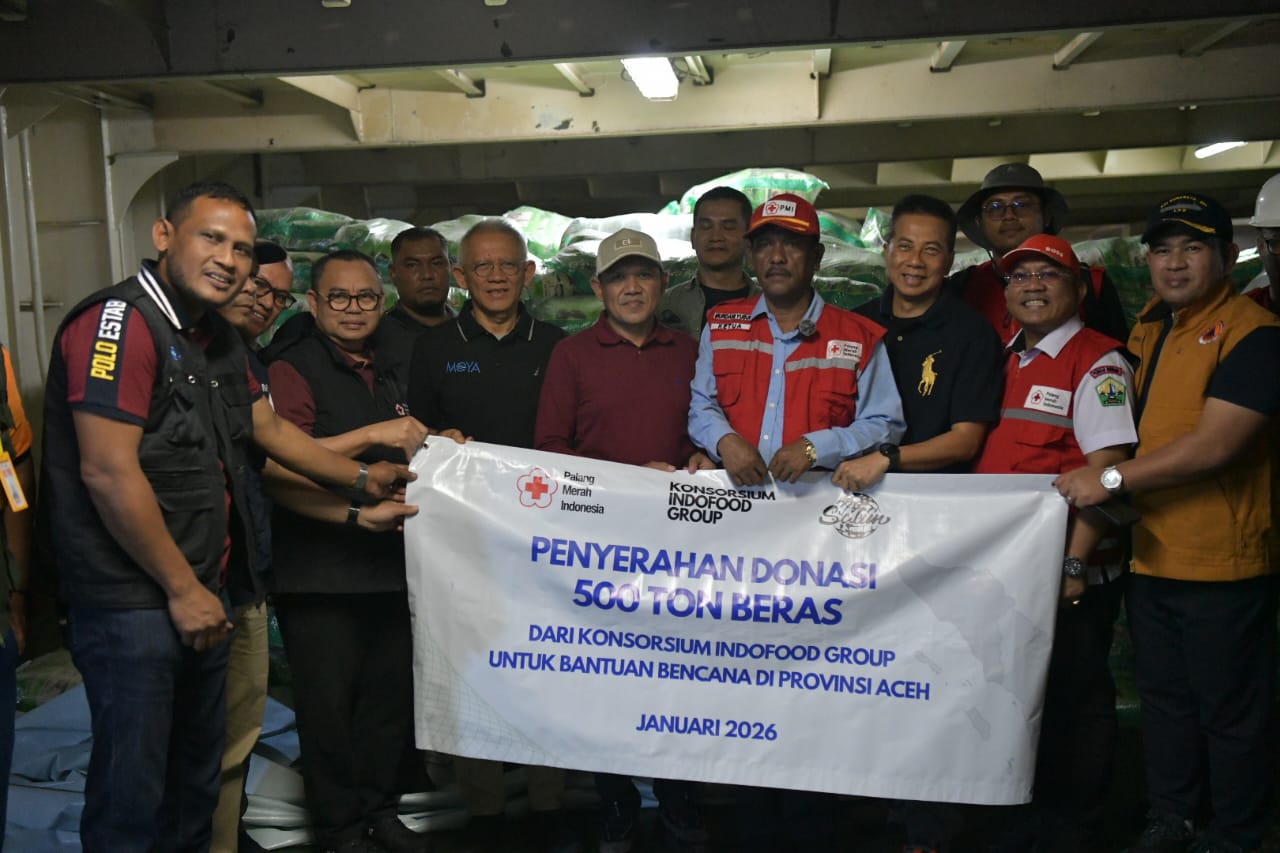 500 Ton Beras dan Bantuan Logistik PMI Tiba di Pelabuhan Krueng Geukuh