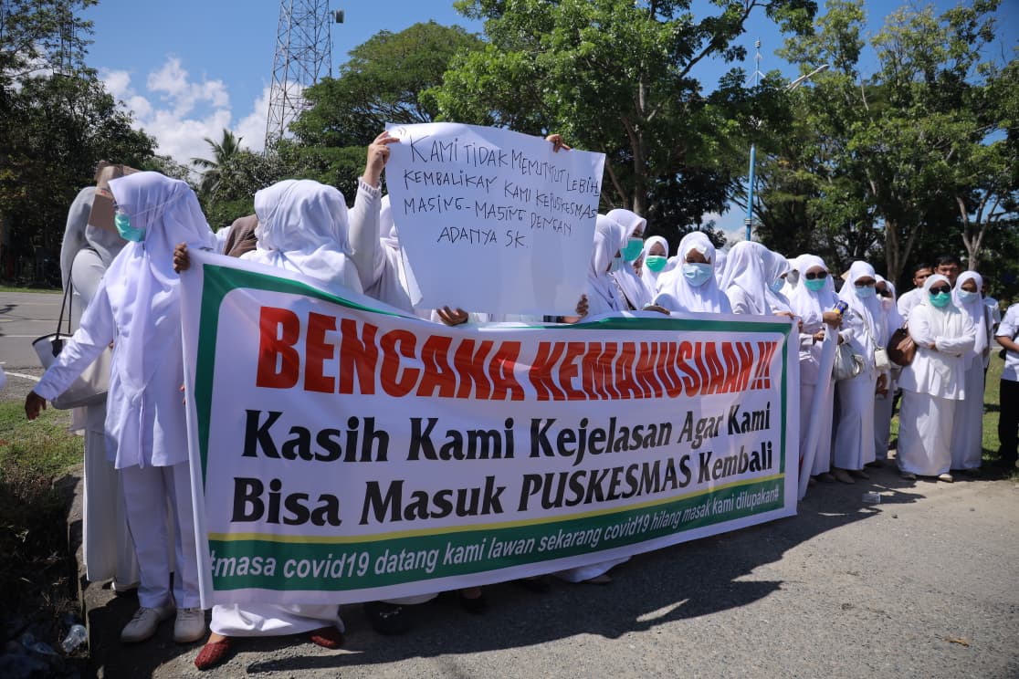 Ratusan Nakes Aceh Besar Demo Kantor Bupati, Tuntut Perpanjangan SK Kontrak