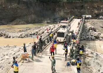 Pembangunan jembatan bailey darurat di Kampung KR Pelang, Kabupaten Aceh Tengah rampung dikerjakan prajurit Yonzipur 16/Dhika Anoraga, Sabtu (17/1).