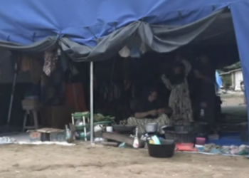 Korban banjir bandang di Aceh menjalankan ibadah puasa di bawah tenda pengungsian pada bulan Ramadan 1447 Hijriah tahun ini.