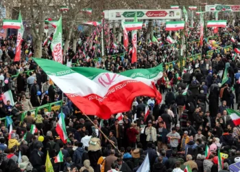 Pemimpin Tertinggi Iran Ali Khamenei memberikan respons dingin namun tegas. Bertepatan dengan peringatan Revolusi Islam, Khamenei memuji ketahanan rakyat Iran dalam menghadapi tekanan asing.