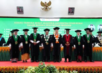 Pengukuhan lima profesor baru Universitas Syiah Kuala (USK) di Gedung AAC Dayan Dawood, Selasa (10/2).