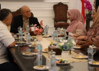 Wali Nanggroe Malik Mahmud Al Haythar menerima jajaran BPJS Kesehatan dalam pertemuan di Meuligoe Wali Nanggroe, Lampeuneurut, Aceh Besar, Selasa (3/2). (Foto: Ist) | INFOACEH.net Wali Nanggroe Malik Mahmud Al Haythar menerima jajaran BPJS Kesehatan dalam pertemuan di Meuligoe Wali Nanggroe, Lampeuneurut, Aceh Besar, Selasa (3/2). (Foto: Ist)