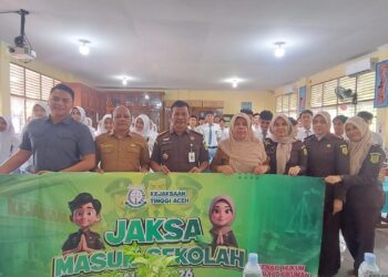 Kejati Aceh memulai pelaksanaan program Jaksa Masuk Sekolah (JMS) tahun 2026 di SMAN 7 Banda Aceh, Senin (9/2). (Foto: Ist)
