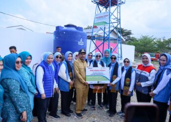 Solidaritas Perempuan untuk Indonesia (Seruni) Kabinet Merah Putih menyalurkan bantuan bagi korban banjir bandang di Gampong Meunasah Raya, Kecamatan Meurah Dua, Pidie Jaya, Selasa (10/2). (Foto: Ist)