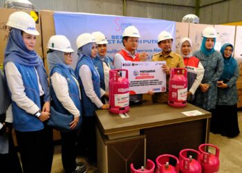 PT Pertamina Patra Niaga Regional Sumbagut, bersama Kementerian ESDM serta SERUNI Kabinet Merah Putih menyalurkan bantuan bagi warga terdampak bencana di Pidie Jaya.