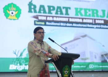 Rektor UIN Ar-Raniry Prof Mujiburrahman saat membuka Raker 2026, Kamis (12/2).