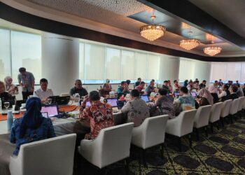 Sekda Aceh, M. Nasir Syamaun mengikuti rapat konfirmasi rencana aksi percepatan rehabilitasi dan rekonstruksi pascabencana, di ruang rapat lantai 20, Gedung Menara Bappenas, Jakarta Selatan, Kamis (12/2).