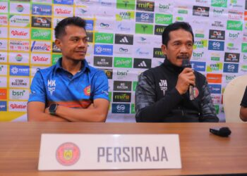 Pelatih kepala Persiraja Jaya Hartono dan pemain Muammar Khadafi hadir dalam konferensi pers jelang laga lawan PSPS Pekanbaru.