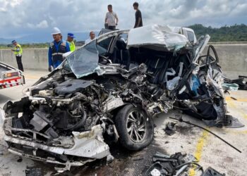 Kecelakaan lalu lintas terjadi di ruas Jalan Tol Sigli–Banda Aceh (Sibanceh) yang melibatkan mobil Anggota DPRK Bireuen, Nanda Rizka, Senin siang (16/2). (Foto: Ist)