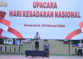 Wakapolda Aceh Brigjen Pol Ari Wahyu Widodo bertindak sebagai inspektur upacara peringatan Hari Kesadaran Nasional di Lapangan Apel Mapolda Aceh, Rabu (18/2). (Foto: Ist)