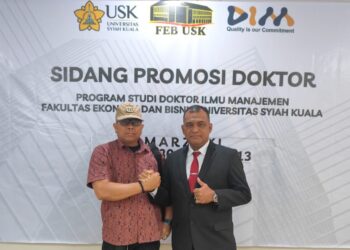 Dua personel Polda Aceh Kompol Akmal SE MM dan Kompol Marzuki SH MSi sukses meraih gelar doktor setelah melalui proses akademik panjang. (Foto: Ist)