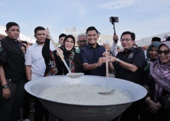 Wali Kota Illiza Sa’aduddin Djamal secara resmi membuka Peukan Raya Ramadan 1447 Hijriah di eks lahan Pasar Aceh Shopping Center, Jum'at (27/2). | INFOACEH.net Wali Kota Illiza Sa’aduddin Djamal secara resmi membuka Peukan Raya Ramadan 1447 Hijriah di eks lahan Pasar Aceh Shopping Center, Jum'at (27/2).