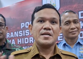 Wakil Gubernur Aceh Fadhlullah atau Dek Fad saat diwawancarai wartawan. (Foto: Ist)