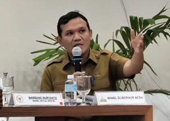 Wagub Aceh Fadhlullah meminta percepatan penyaluran berbagai bantuan dan program pemulihan korban banjir bandang-longsor saat menerima kunjungan Pimpinan MPR RI di Kantor Gubernur Aceh, Selasa (10/2).