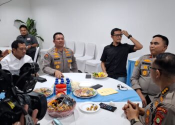Kabid Humas Polda Metro Jaya Kombes Pol Budi Hermanto saat memberikan keterangan pers mengenai perkembangan laporan terhadap Pandji Pragiwaksono.