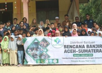 Relawan Jejak Peduli bersama korban bencana banjir di Pidie Jaya dan Aceh Utara. (Foto: Ist).