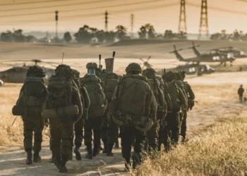 Juru Bicara Kementerian Luar Negeri RI saat memberikan keterangan pers mengenai verifikasi status kewarganegaraan bagi warga yang diduga melanggar undang-undang kewarganegaraan.