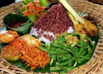 Ilustrasi menu sahur sehat yang aman bagi lambung, menghindari makanan berminyak dan pedas demi kelancaran ibadah puasa. (Foto: Dok. Infoaceh/Istimewa) | INFOACEH.net Ilustrasi menu sahur sehat yang aman bagi lambung, menghindari makanan berminyak dan pedas demi kelancaran ibadah puasa. (Foto: Dok. Infoaceh/Istimewa)