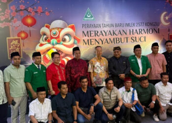 Ketua Umum PP GP Ansor Addin Jauharudin bersama tokoh PSMTI dalam perayaan Imlek 2577 di Jakarta, menegaskan komitmen merawat harmoni dalam bingkai NKRI. (Foto: Dok. PP GP Ansor)