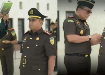 Kajati Aceh Yudi Triadi SH MH melantik Dr Wisnu Murtopo Nur Muhamad SH MH sebagai Kajari Aceh Besar, Senin (2/3).