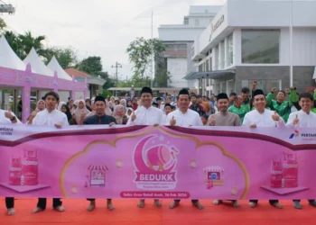 Pertamina Patra Niaga Regional Sumbagut melalui Sales Area Retail Aceh menghadirkan Program BEDUKK dalam rangka menyemarakkan Ramadan 1447 Hijriah di Kota Banda Aceh. | INFOACEH.net Pertamina Patra Niaga Regional Sumbagut melalui Sales Area Retail Aceh menghadirkan Program BEDUKK dalam rangka menyemarakkan Ramadan 1447 Hijriah di Kota Banda Aceh.