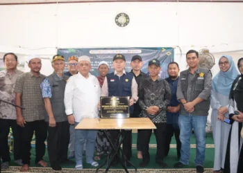 Rektor USK Prof Dr Ir Marwan meresmikan peletakan batu pertama pembangunan Meunasah USK di Desa Dayah Usen, Kecamatan Meurah Dua, Sabtu, 28 Februari 2026.