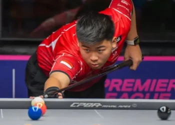 Pebiliar muda Indonesia Albert Januarta berpose usai menjuarai Junior Las Vegas Open 2026 di Las Vegas, Amerika Serikat.