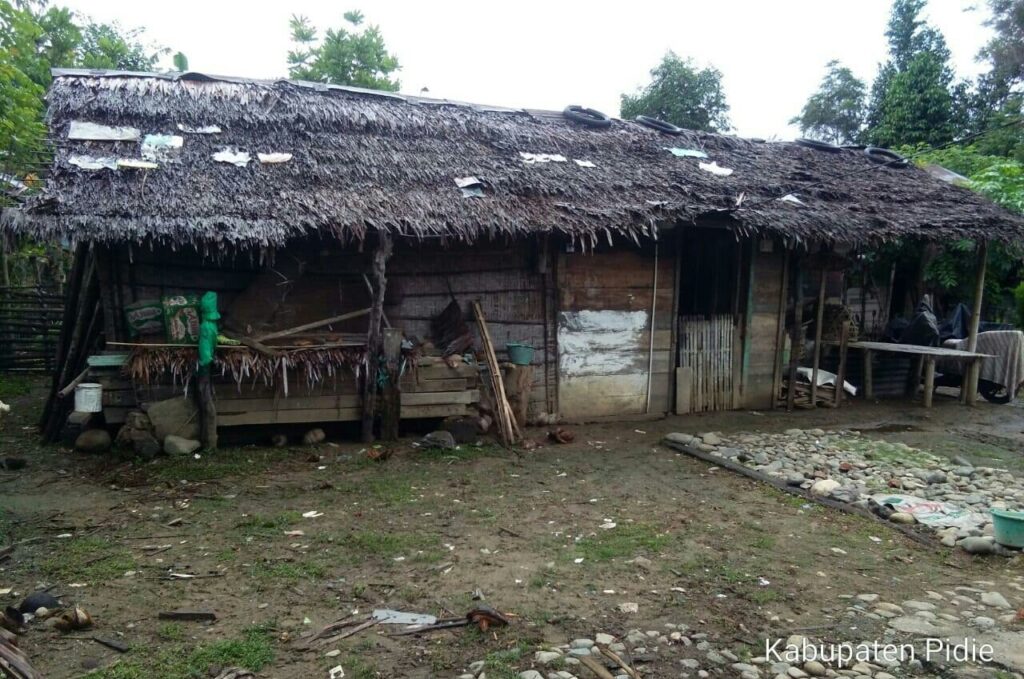 Gubuk Reyot Nurmiati Sebelum Diubah Menjadi Rumah Layak Huni Di Pidie. 1