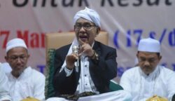 Pendiri sekaligus Pembina MPTT Asia Tenggara Abuya Syekh H. Amran Waly Al Khalidi