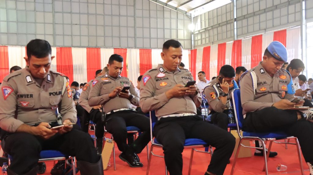 Ratusan personel Polresta Banda Aceh, Kamis pagi (27/2) mengikuti tes psikologi sebagai syarat mutlak mendapatkan senjata api